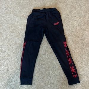 PUMA boys jogger sweatpants black and red leg text print Size Large